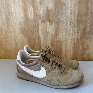Nike Tan/Nude Swoosh Sneaker